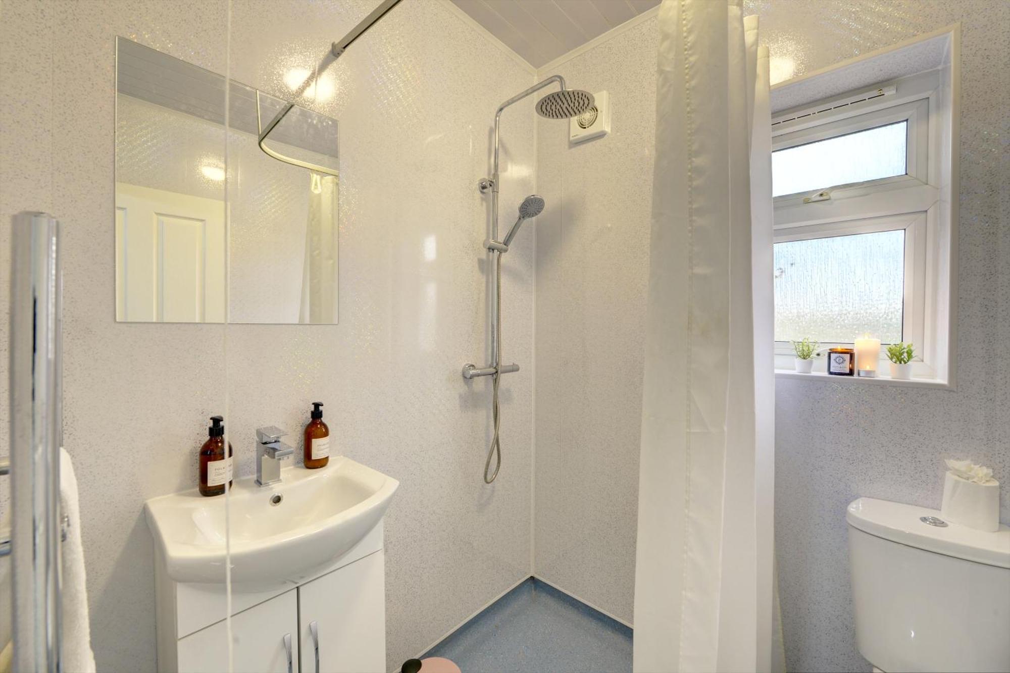 Stunning And Lovely 3 Bed House - Catch 22 Ковънтри Екстериор снимка